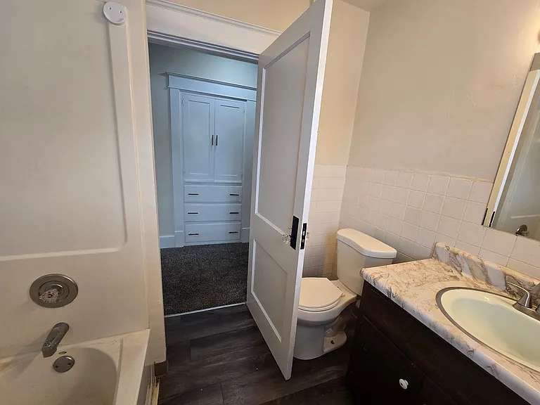1109 Dousman St — Photo 19