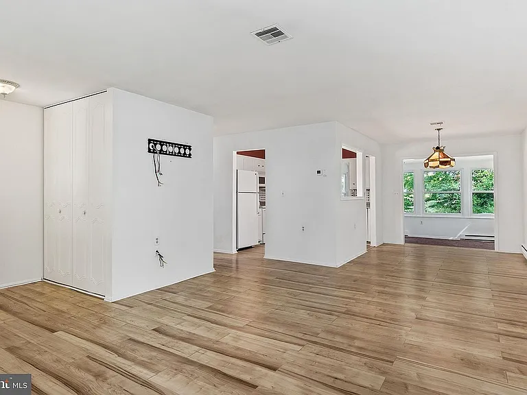 10 Dorchester Dr — Photo 8
