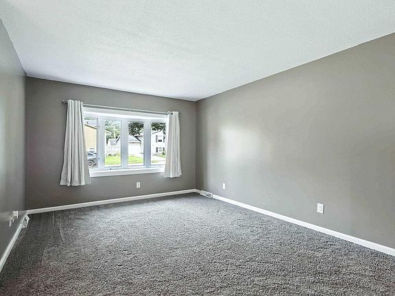 5th image of 3205 N Pine St