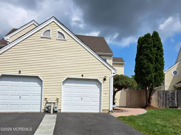 4 Hawthorne Court, Freehold, NJ 07728