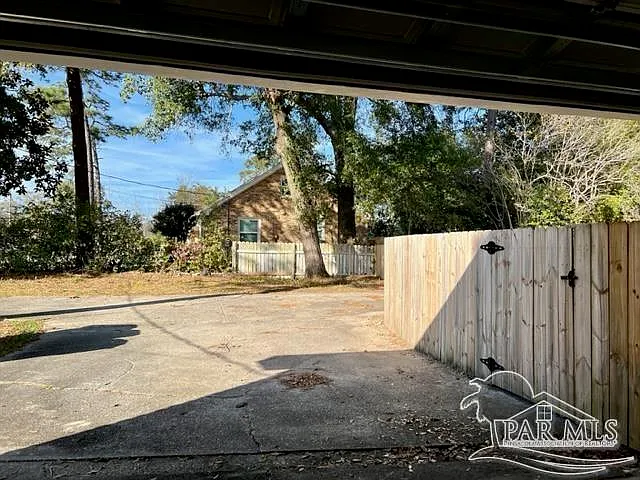 8100 Six Pence Dr — Photo 8