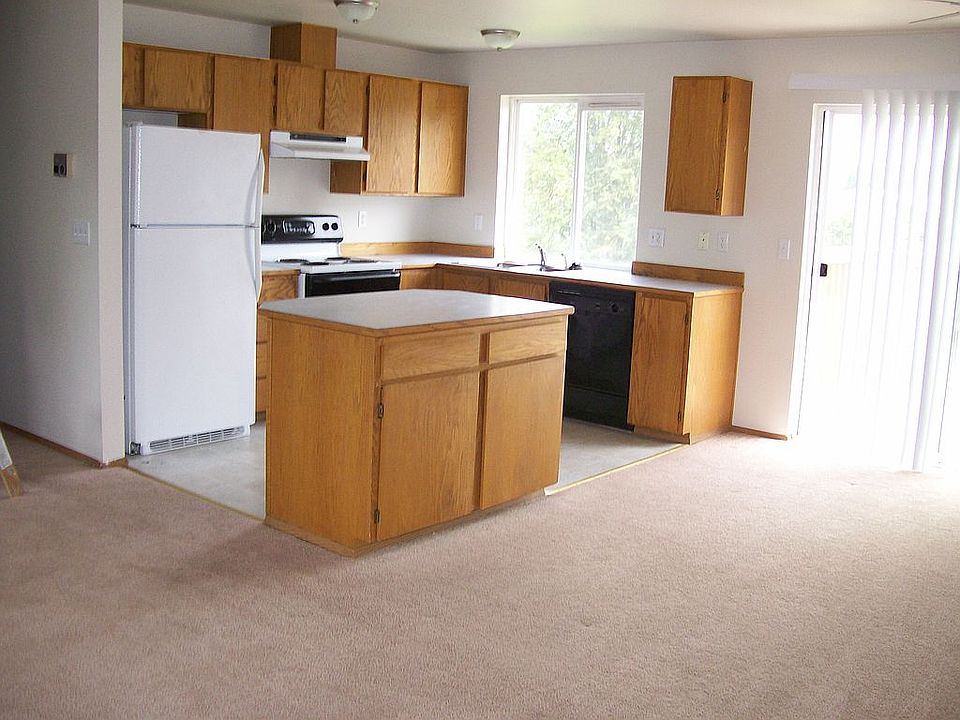 Kitchen attach to main/din