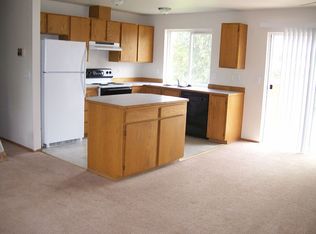 122 Valley View Dr, Pacific, WA 98047