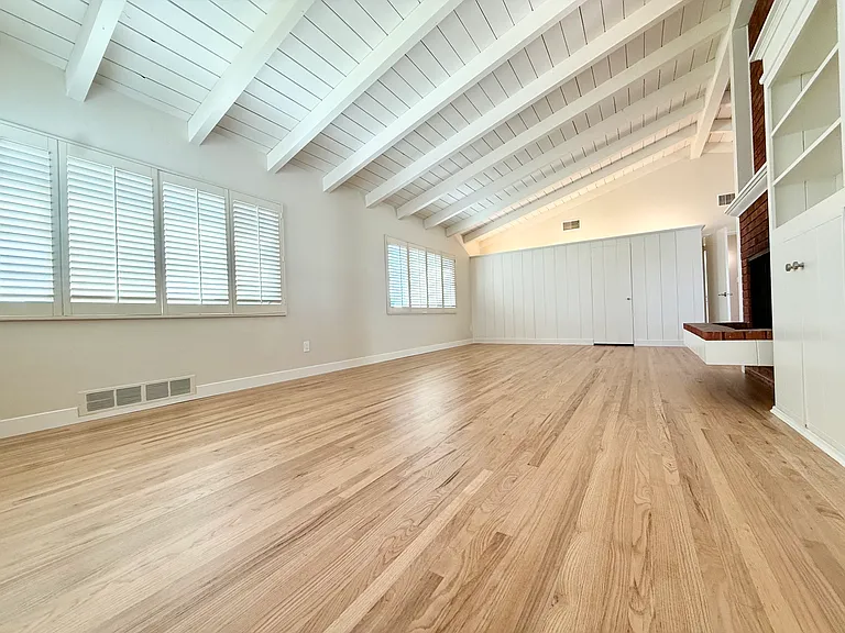 3562 Addison St — Photo 8
