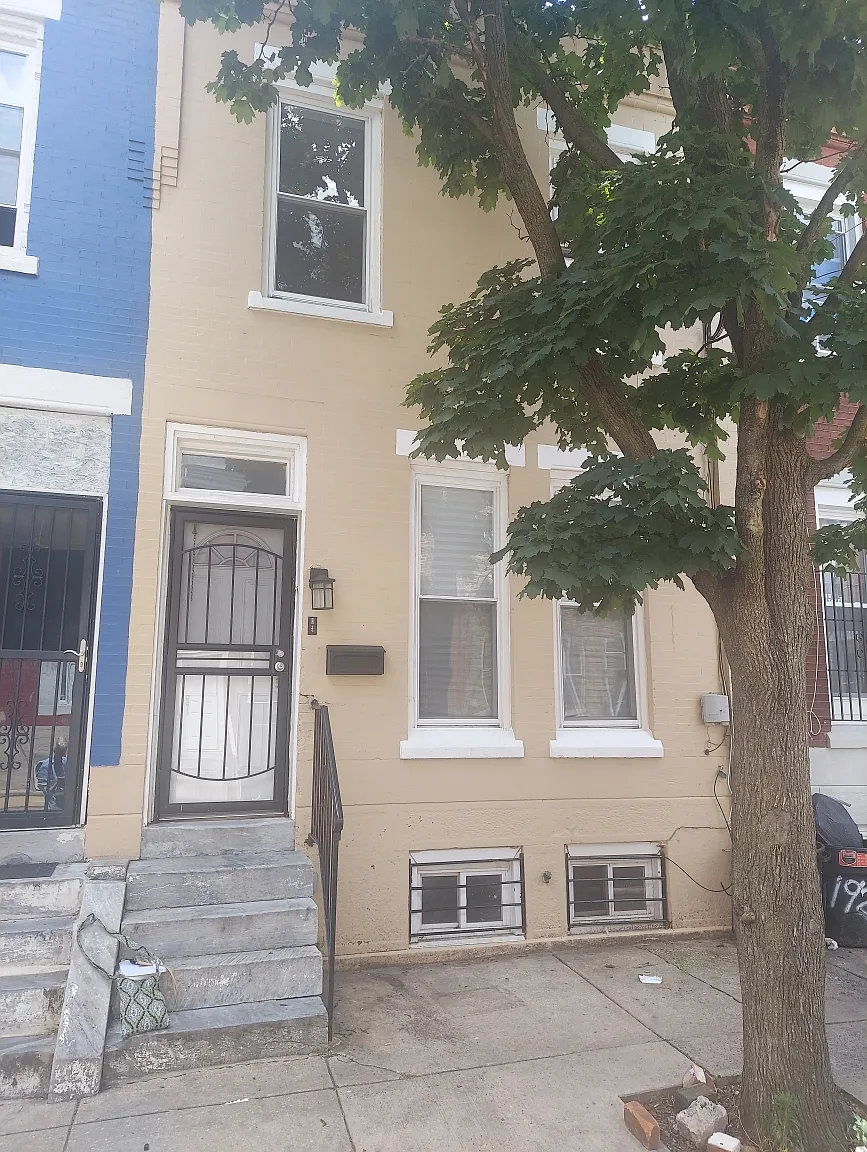 3 bed, 1.5 bath, 1094 sqft, $1,650 — Photo 1