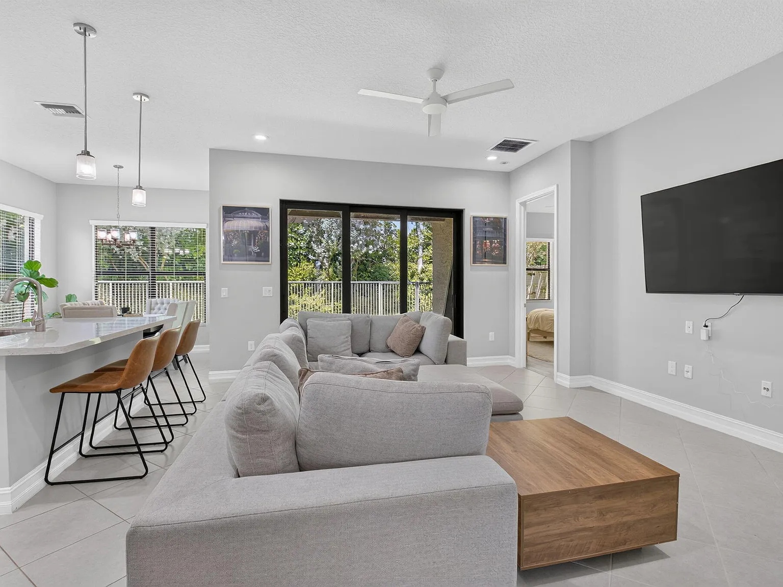 3 bed, 2.0 bath, 1490 sqft, $4,900 — Photo 3