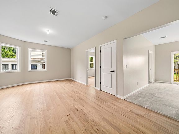 4th image of 31 Wickham Ave