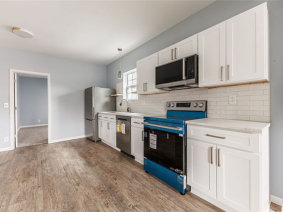 3rd image of 27 W Main St APT 1