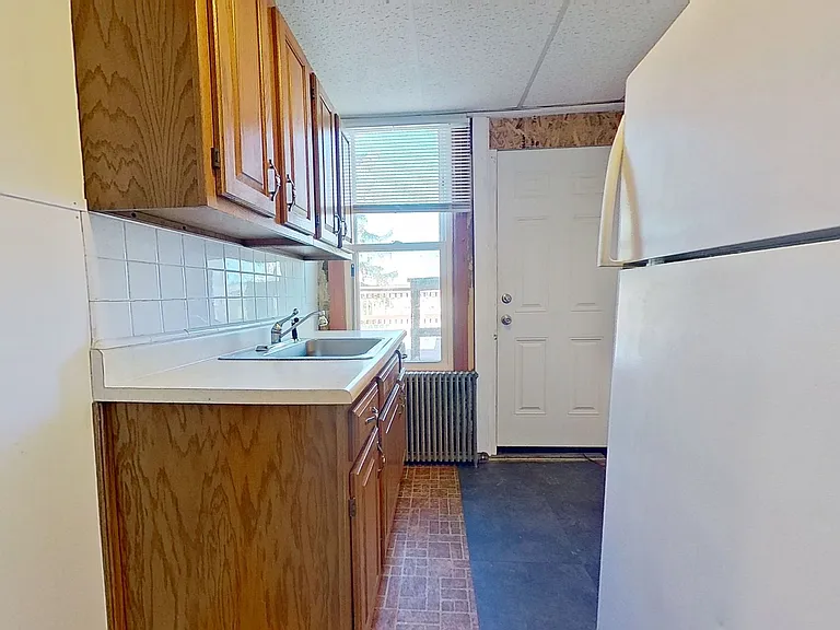 645 W Philadelphia St #2 — Photo 2