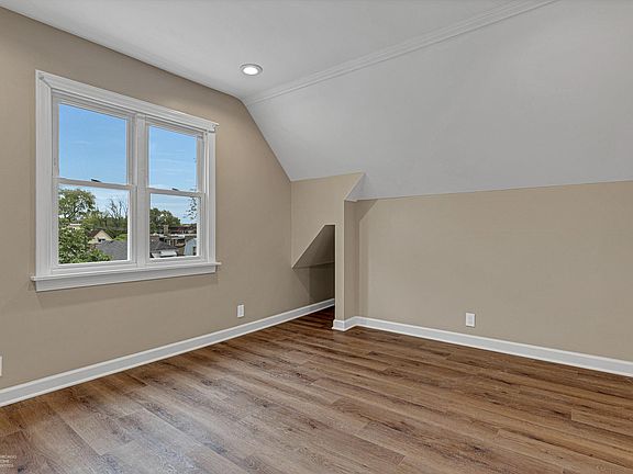 4th image of 4618 N Avers Ave #3