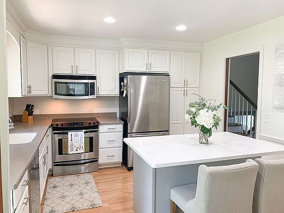 4th image of 2365 Farley Pl