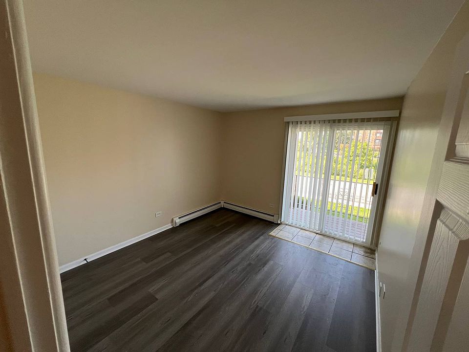 1st image of 5645 Edge Lake Dr #1W