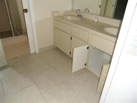 4th image of 2309 S Daytona Ave