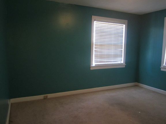 5th image of 321 Plaza Dr