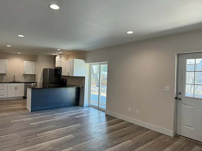 2236 Burlington Ave — Photo 2
