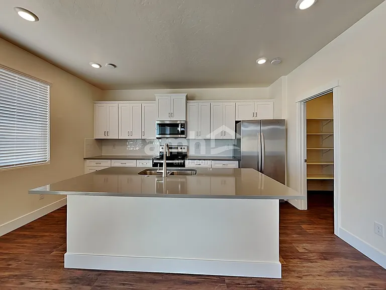 1407 E Ludlow Dr — Photo 4
