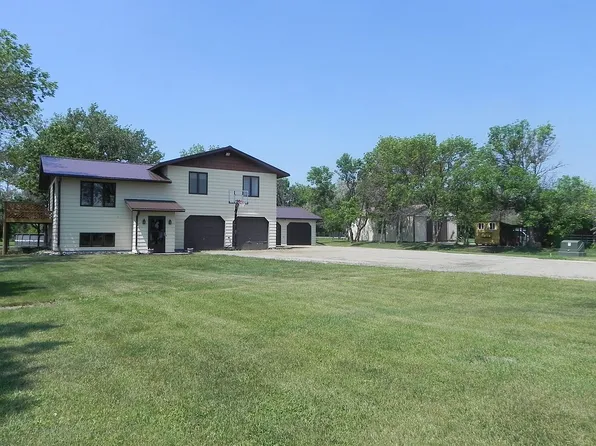 2293 19th St NE, Grand Forks, ND 58203