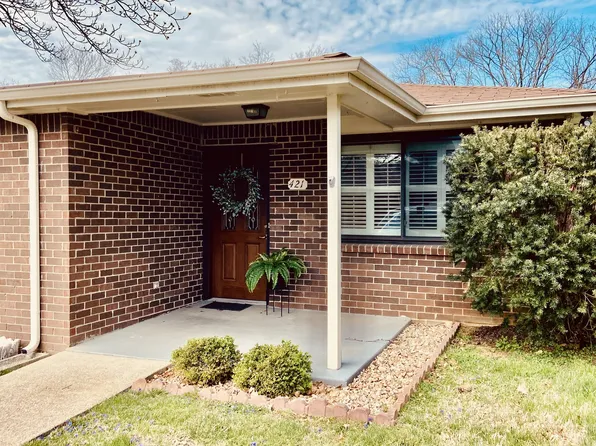 421 Deer Lake Dr, Nashville, TN 37221
