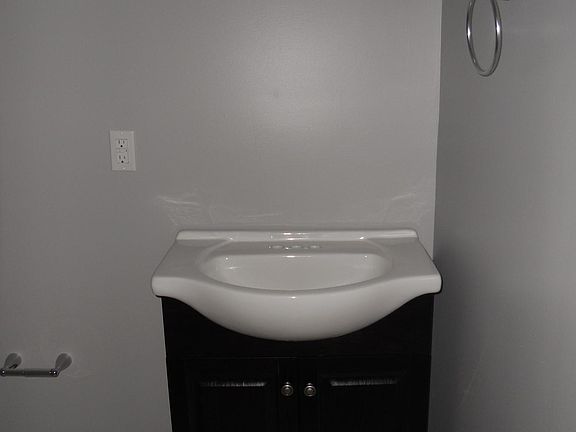 3rd image of 419 Porter Ave APT 7