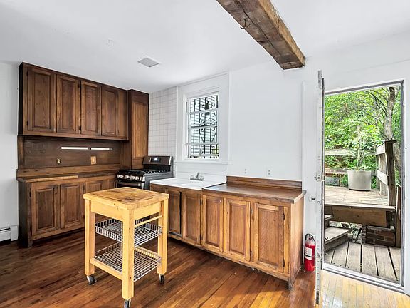 3rd image of 204 Richards St #1