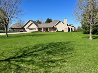 927 Dickson Rd, Bristol, IL 60512