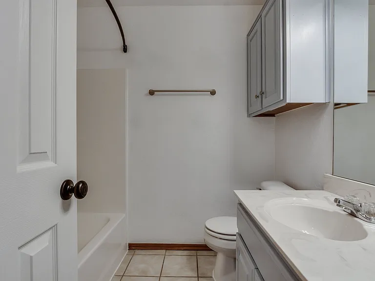 2508 Tyler Ln — Photo 3