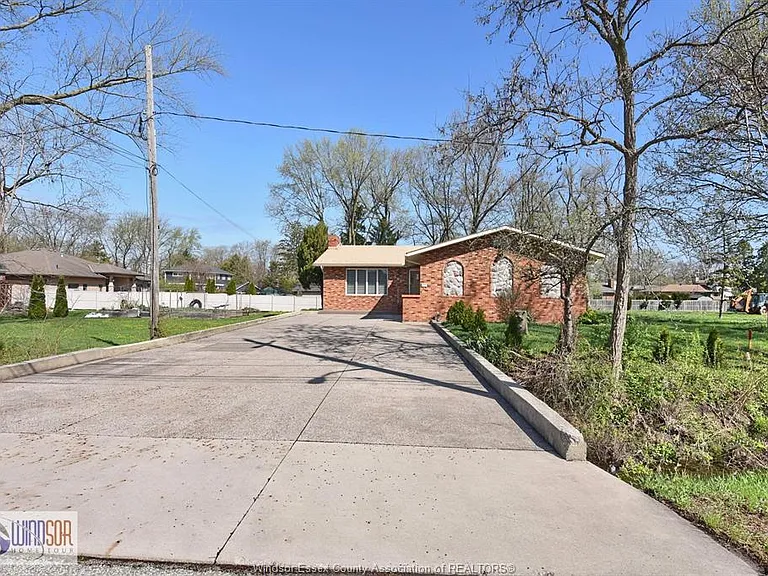 600 Cousineau Rd #LOWER — Photo 2