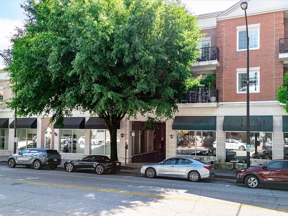 10 E Washington St #3F