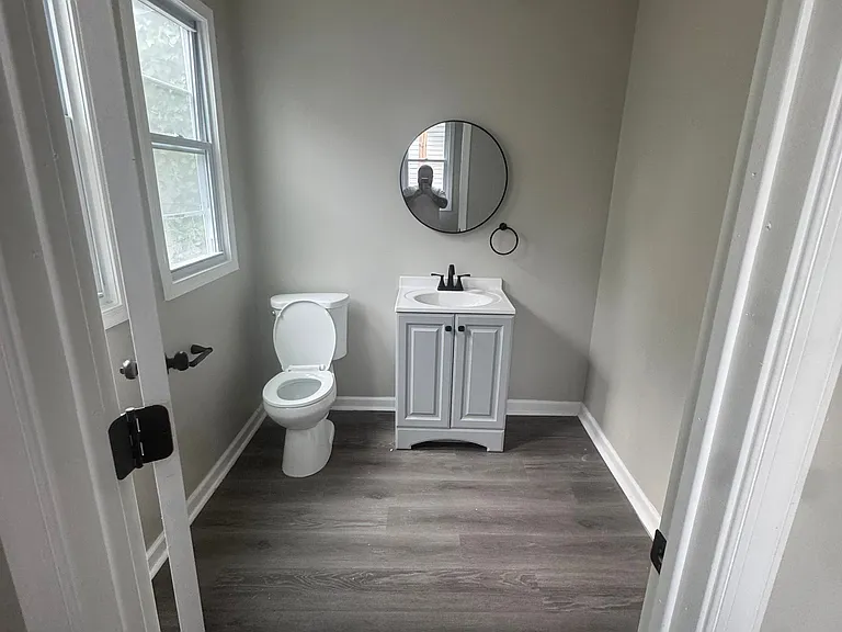 420 N Hobart St — Photo 11
