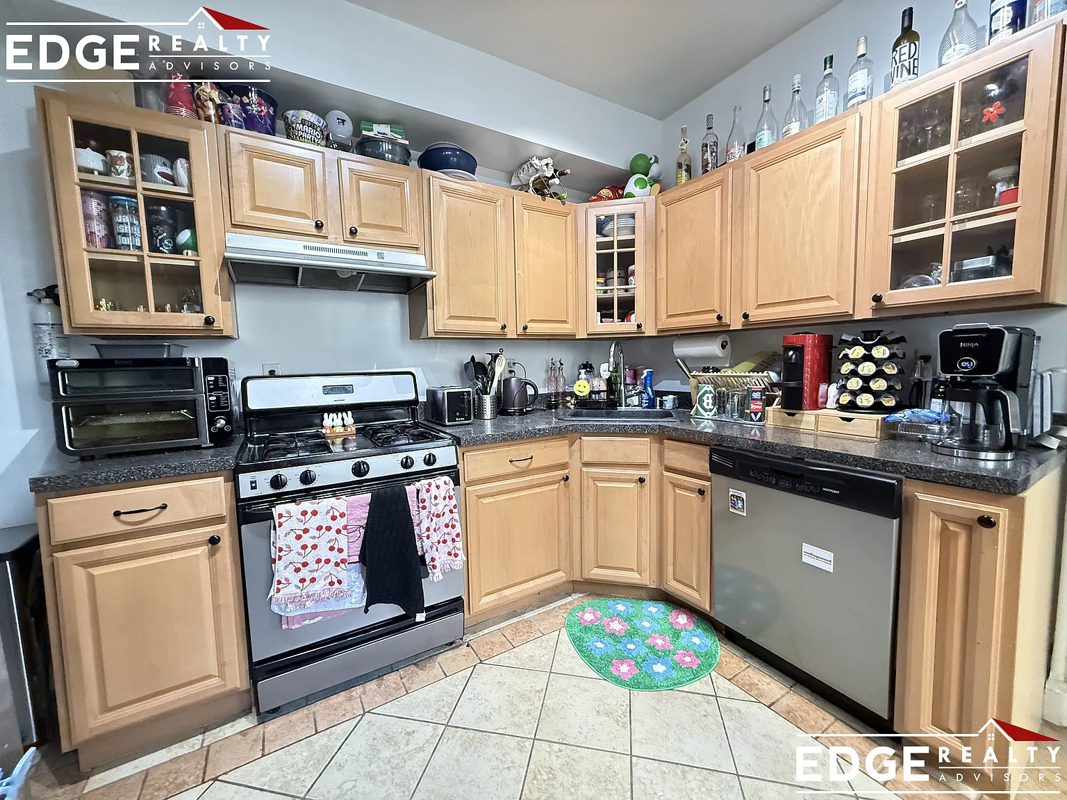 3 bed, 1200 sqft, $3,400 — Photo 1