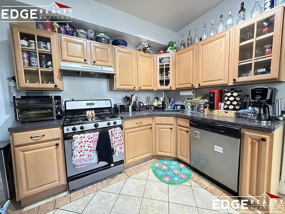 140 Sutherland Rd #1