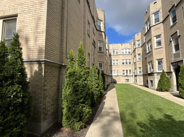 6326 N Albany Ave APT 2W, Chicago, IL 60659