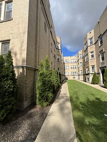 6326 N Albany Ave #2W Photo 1