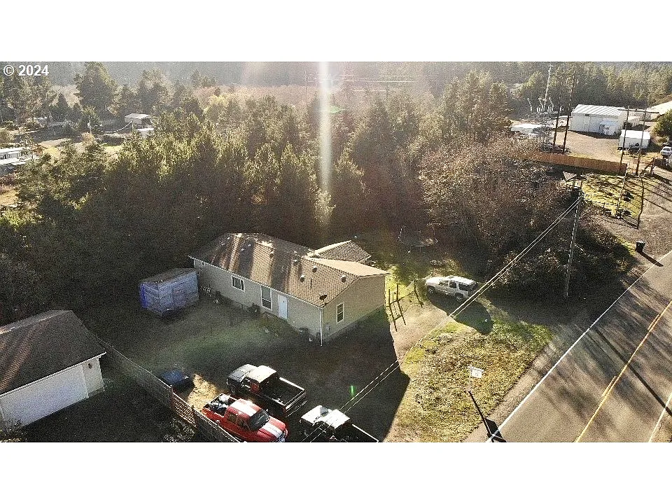 301 Airport Way photo 1