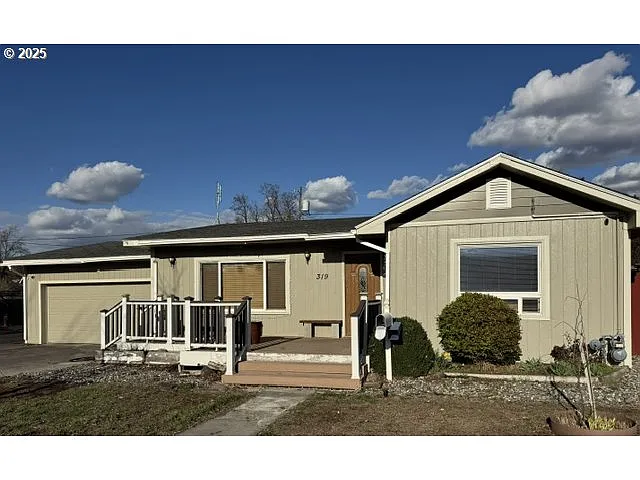 319 S Mill St photo 1