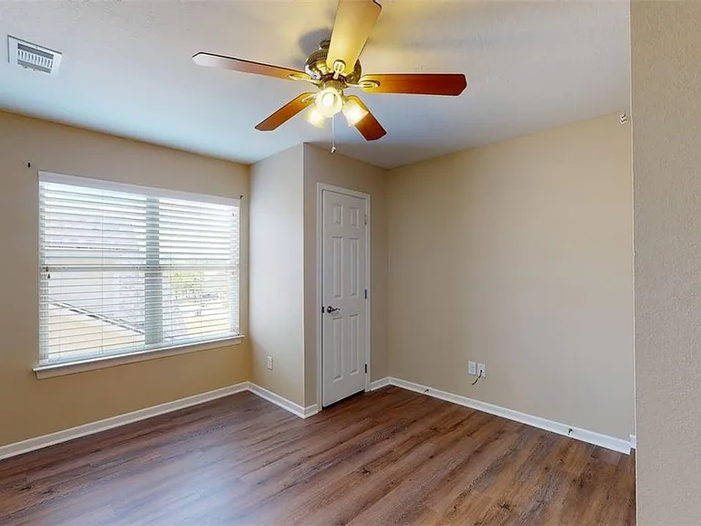 1724 Boardwalk Ct — Photo 21