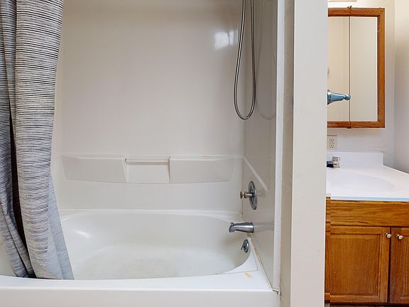 5th image of 1712 Summit St APT A