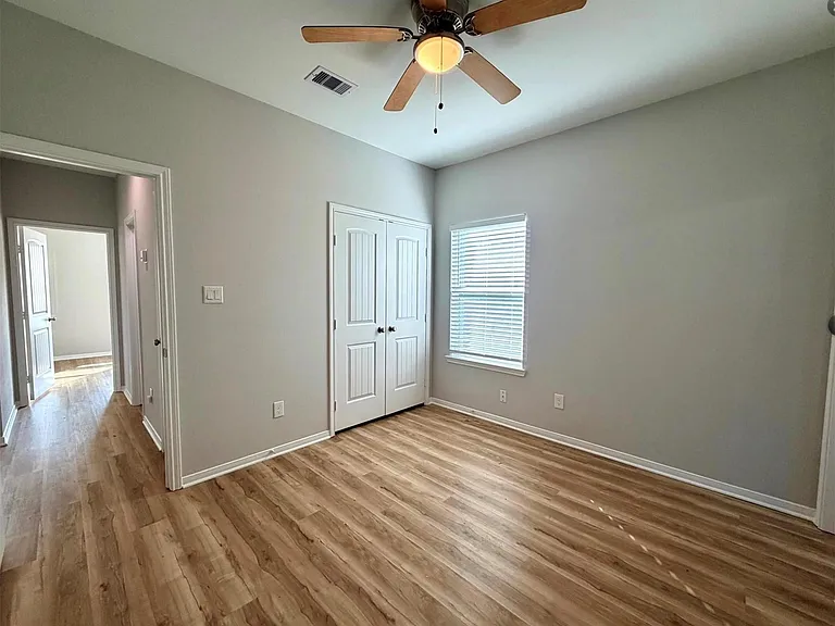 502 S Ross Sterling #B — Photo 15