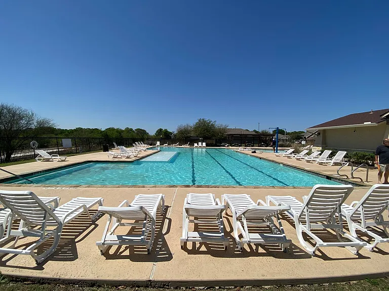 2937 Post Oak Cir — Photo 36