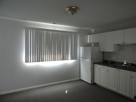 4th image of 398 W Ash St APT B