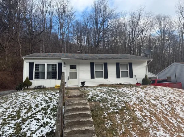 1255 Bellaire St, Fairmont, WV 26554
