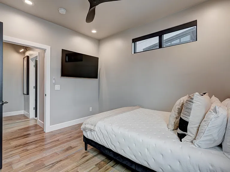 819 NW 6th St — Photo 27