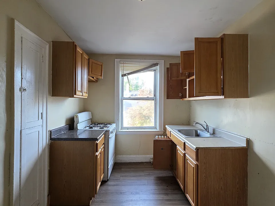 34 Hotchkiss St #1C
