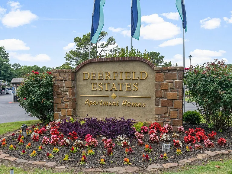 Deerfield Estates - First Months Rent FREE *Select Units Only* — Photo 82