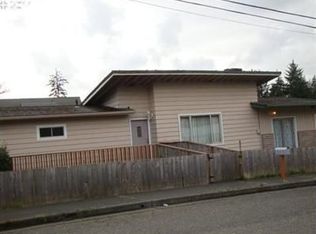 1117 Lombard St, North Bend, OR 97459