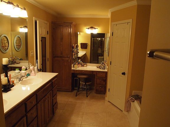 5th image of 3004 Waterford Cir