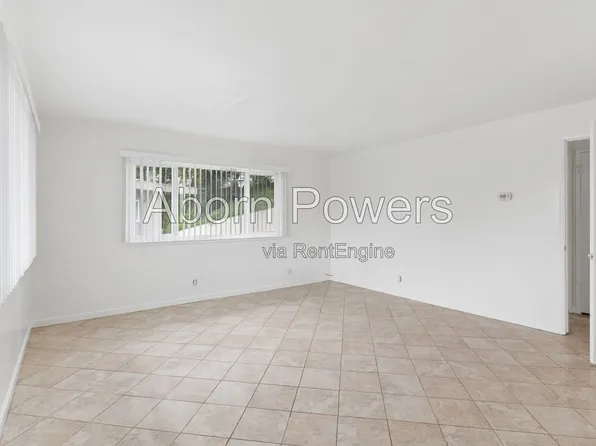 6 Riverside Blvd, Sacramento, CA 95818