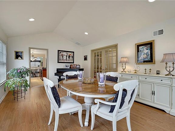 5th image of 34 Strawberry Ln