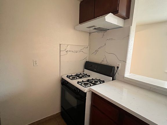 4th image of 562 W Randolph St Unit A