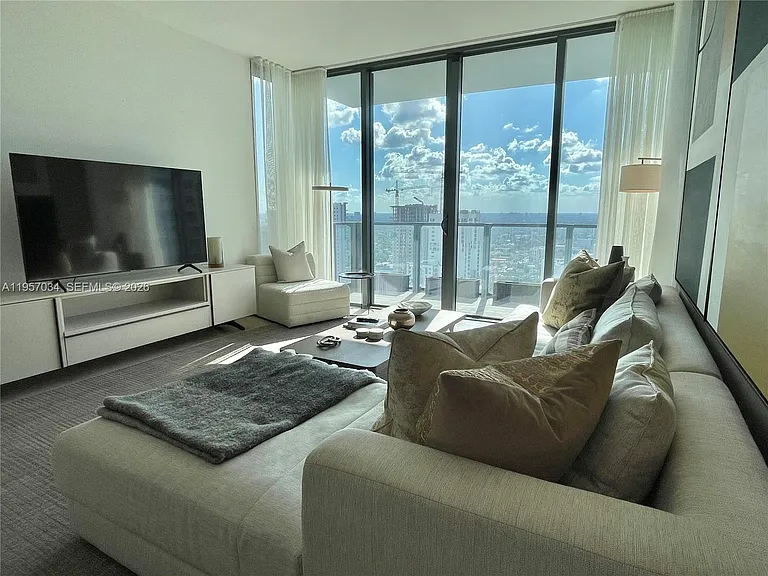 88 SW 7th St #2404 — Photo 9